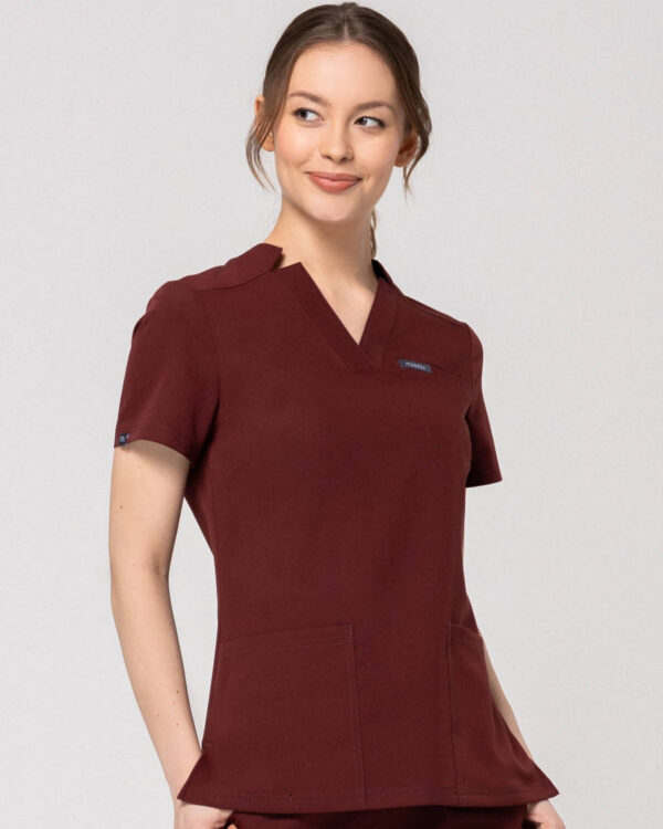 Bluza Medyczna Damska – Scrubs Comfy Wine