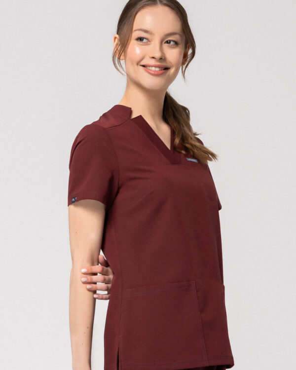 Bluza Medyczna Damska – Scrubs Comfy Wine