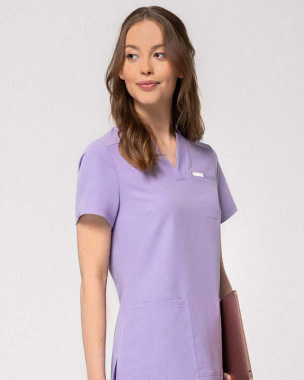 Bluza Medyczna Damska – Scrubs Comfy Lilac